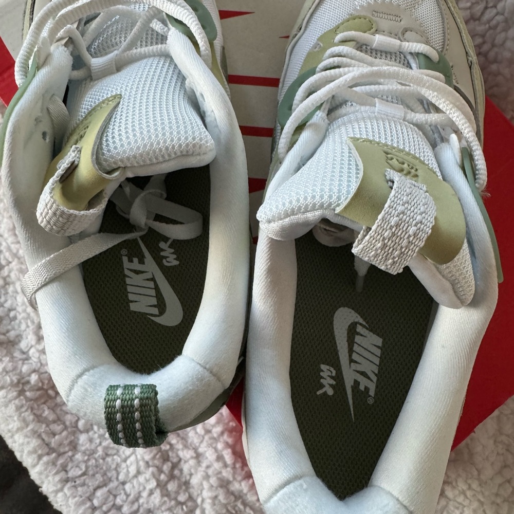 Nike Air Max 90 Futura Sneakers in Green and White - Picture 5 of 7